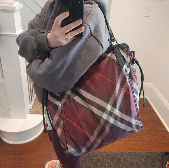 Burberry Authentic Buckleigh Packable Tote - Picture 2 of 16